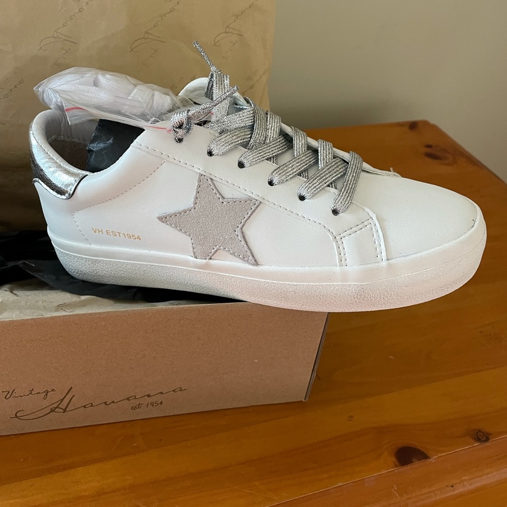 White Vintage Havana sneakers Size 8